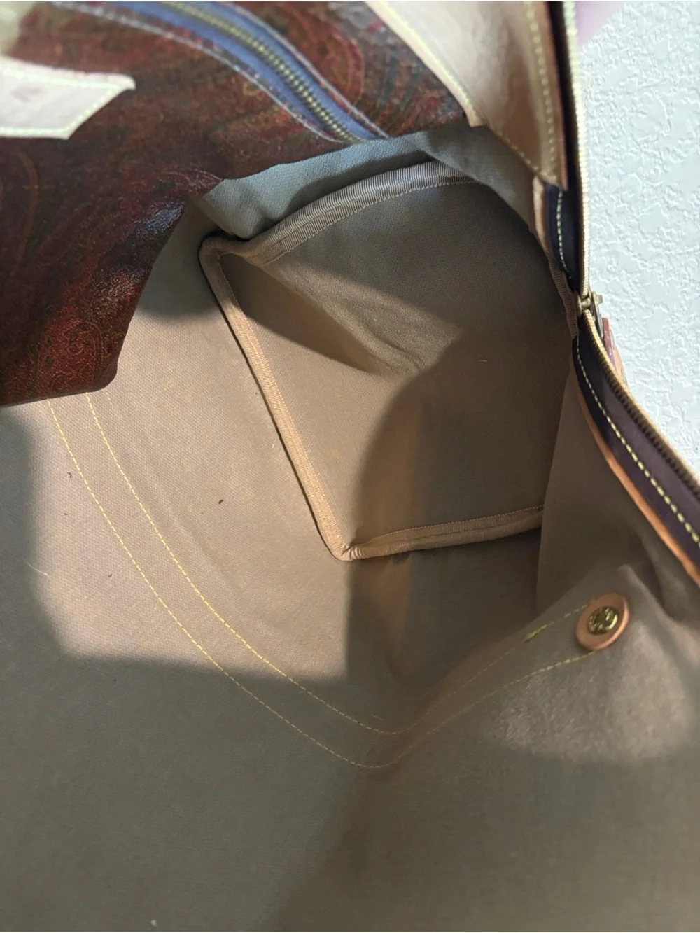 Etro Milano Paisley Duffle
Brown Leather Travel
Weekender Bag - Picture 10 of 16